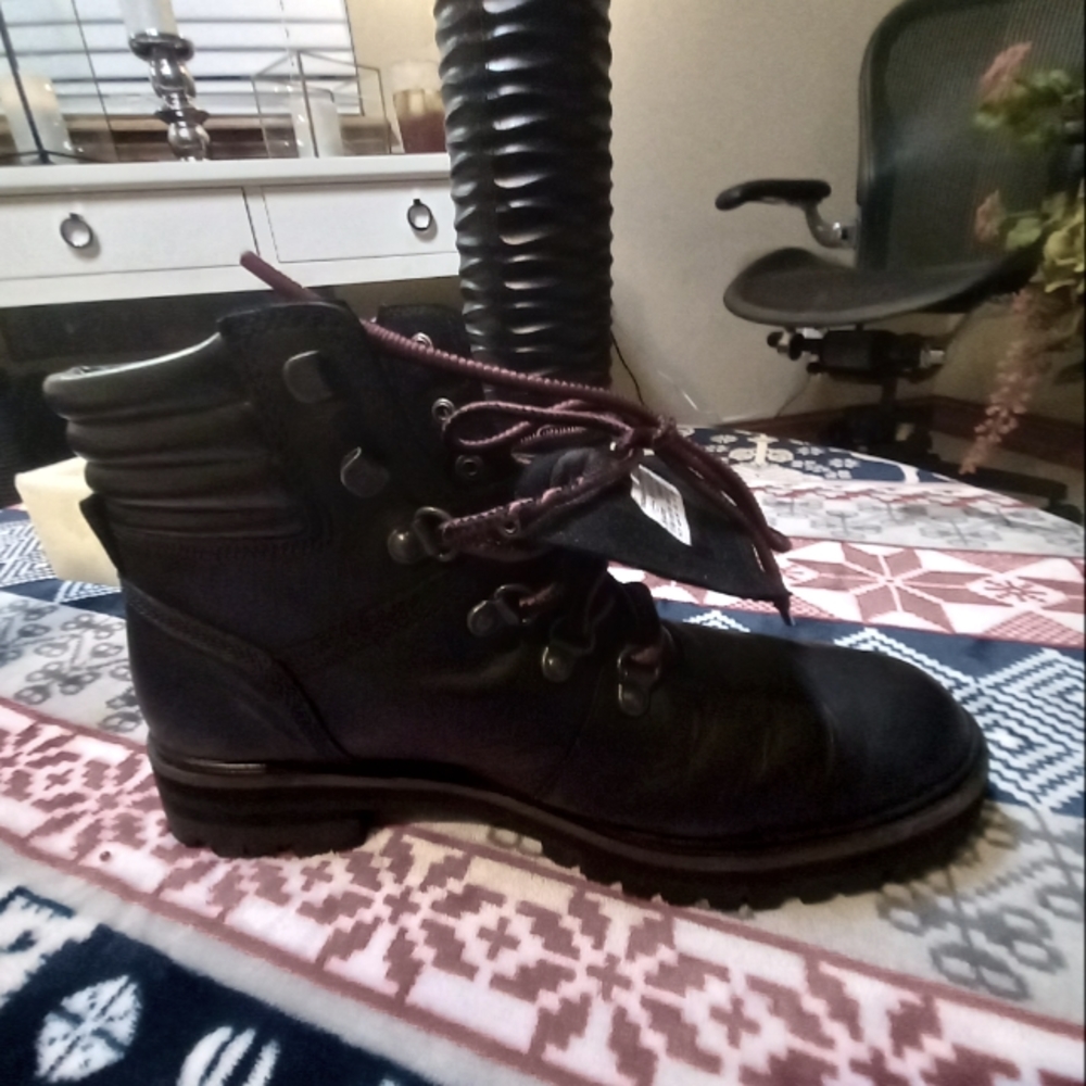 Women 8.5 Timberland London Square Boots